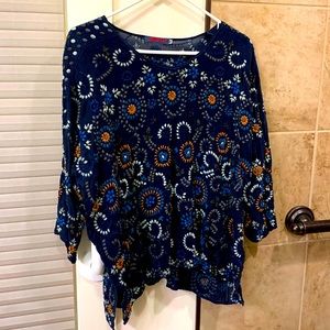 Johnny Was boho top size M. Navy blue embroidered 3/4 raglan sleeve. Side slits.